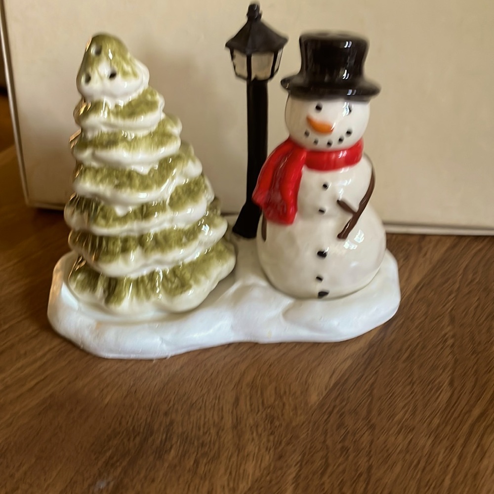 Christmas Tree & Snowman Salt & Pepper Set w/Lantern Holder